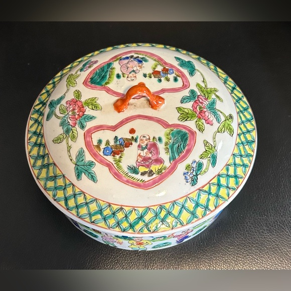 Vintage Chinese Famille Rose Porcelain Bowl With Lid - Picture 6 of 16